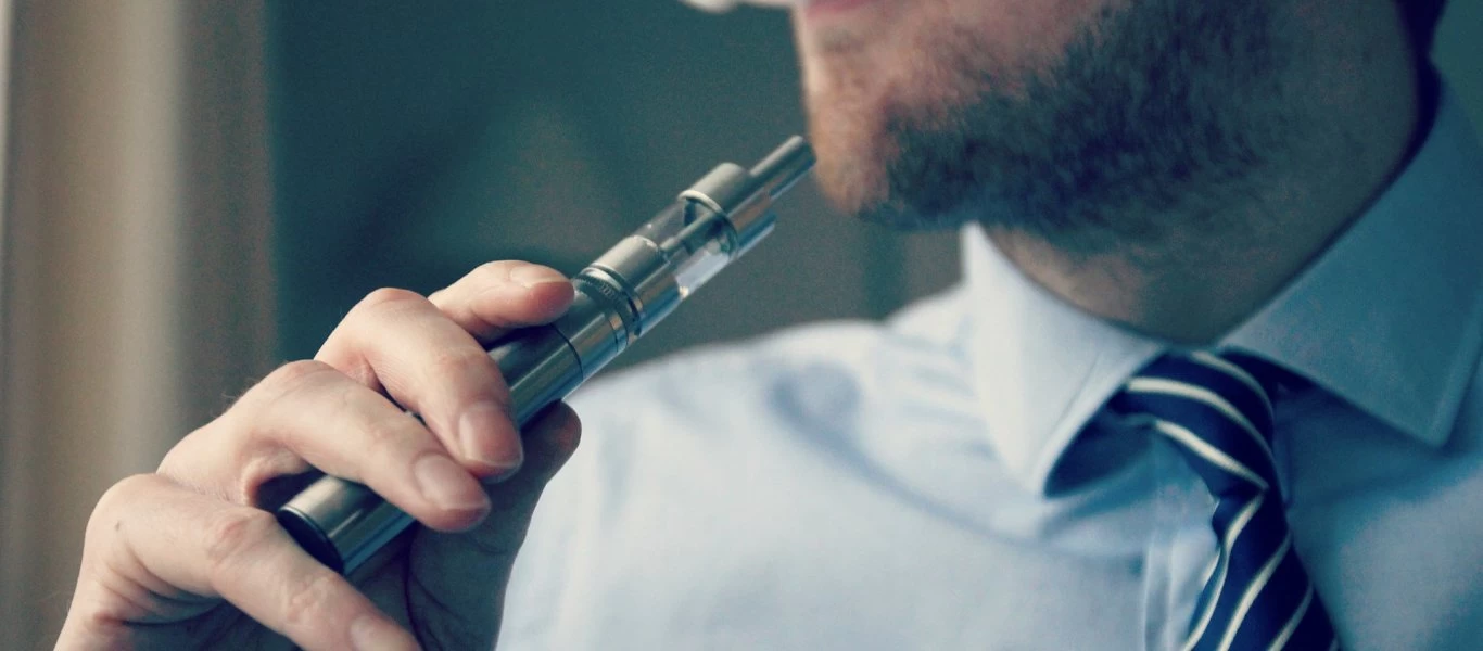 Οι 4 κανόνες που πρέπει να ακολουθούν όσοι ατμίζουν